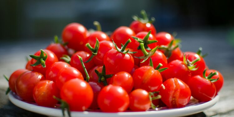 COAG y CECU presentan denuncia ante Consumo para que se investigue un posible fraude masivo en el etiquetado de tomates cherry vendidos en Carrefour