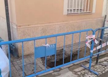 El calor revienta varias tuberías en El Palmar anegando calles y viviendas dos noches seguidas