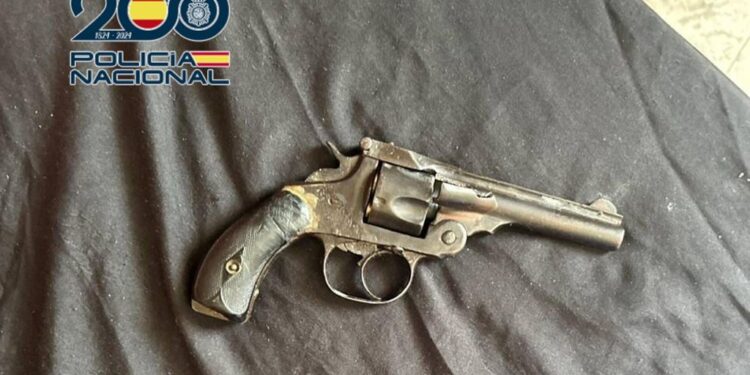 Cinco detenidos en Alicante tras un tiroteo originado por una riña familiar: un padre disparó contra su hijo