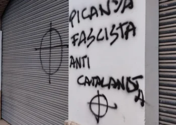 Vandalizan con mensajes de odio la sede de Compromís en Picanya
