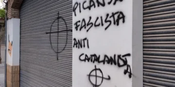 Vandalizan con mensajes de odio la sede de Compromís en Picanya