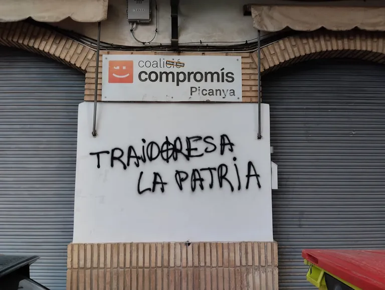 Vandalizan con mensajes de odio la sede de Compromís en Picanya 3 vandalizan con mensajes de odio la sede de compromis en picanya d2cc