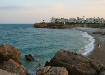 Hallado el cuerpo sin vida de una persona flotando en el mar en la cala Montero de Vinaròs