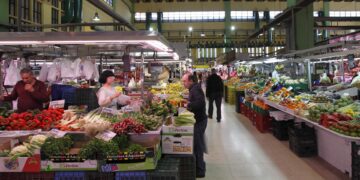 Valencia subasta más de 100 puestos vacantes en sus mercados municipales: así puedes participar
