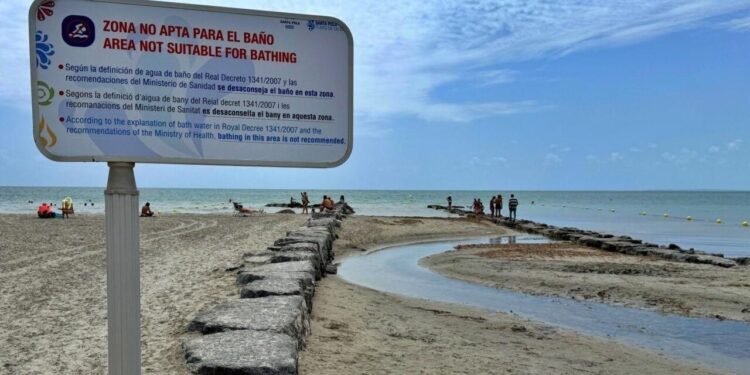 Restringen el baño en playas de Alboraya y Santa Pola por mala calidad del agua 1 Restringen el baño en playas de Alboraya y Santa Pola por mala calidad del agua