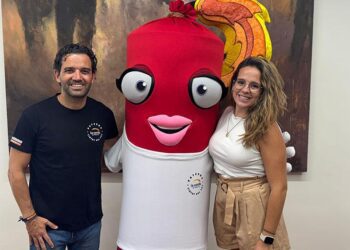 El Ayuntamiento de Paterna presenta a su nueva mascota ‘María Femelleta’