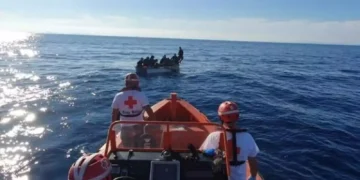 Dos pateras con 30 migrantes, incluidos cuatro menores, llegan a las costas de Calp y Alicante