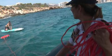 La Policia Local de Calp intensifica la vigilancia de la costa con una embarcacion propia