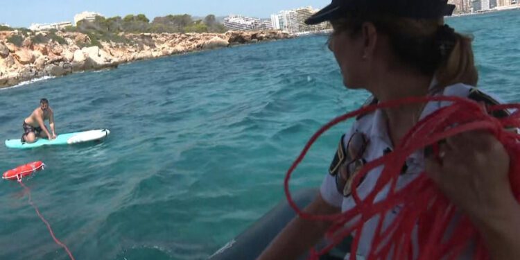 La Policia Local de Calp intensifica la vigilancia de la costa con una embarcacion propia