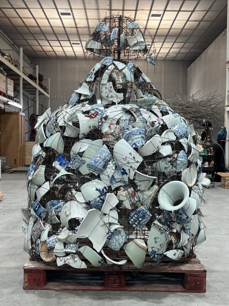 De Nueva York a Valéncia: el Parc Central abrirá el Espai Manolo Valdés con esculturas monumentales 5 18. Menina Ceramica China y Acero 18 m alto scaled 1