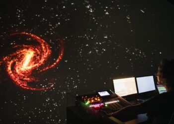 El Hemisfèric últimas sesiones del planetario en directo de Las Nocturnas de Verano hasta el 4 de septiembre 3 El Hemisfèric últimas sesiones del planetario en directo de Las Nocturnas de Verano hasta el 4 de septiembre