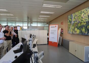 Benidorm limpia el tramo urbano de los barrancos ante la llegada del otoño para prevenir inundaciones