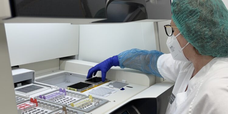 El Hospital Doctor Peset incorpora un nuevo sistema para mejorar la personalización del tratamiento del cáncer de pulmón y colon metastásico 1 El Hospital Doctor Peset incorpora un nuevo sistema para mejorar la personalización del tratamiento del cáncer de pulmón y colon metastásico
