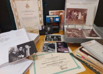 La Biblioteca Valenciana recibe el fondo bibliográfico y documental del periodista y dramaturgo Juan Alfonso Gil Albors