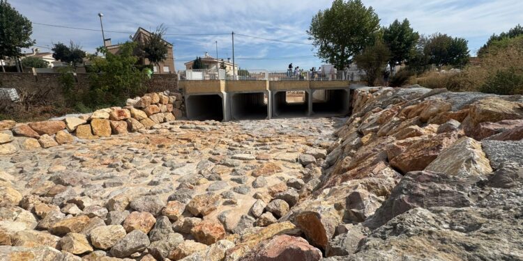 Abre al tráfico el nuevo puente de Siete Aguas tras invertir 1,8 millones de euros en su reconstrucción