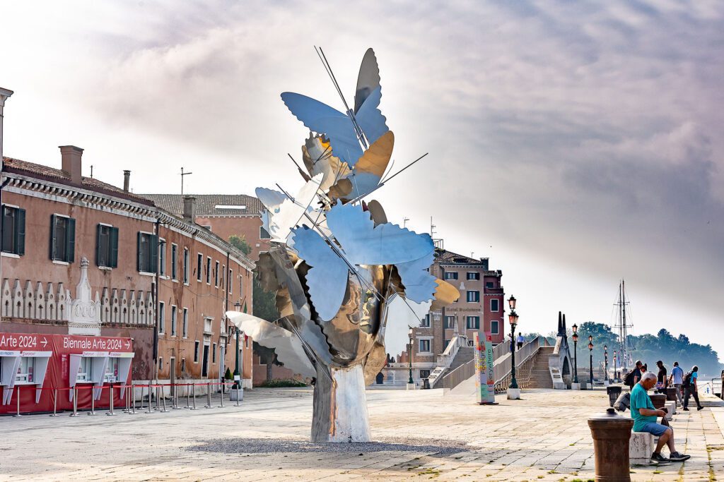 De Nueva York a Valéncia: el Parc Central abrirá el Espai Manolo Valdés con esculturas monumentales 10 3. MARIPOSAS VENECIA. Aluminio Pulido 575 m alto