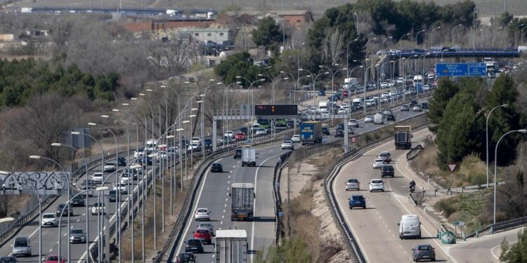 Mañana marcada por las retenciones en las principales vías de Valencia en la tercera jornada de la operación salida 1 Mañana marcada por las retenciones en las principales vías de Valencia
