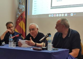 4.000 llibres de més de 100 autors distints en castellà i en valencià, una joya a l'abast de tots en el Grup d'Acció Valencianista 1 4.000 llibres de més de 100 autors distints en castellà i en valencià, una joya a l'abast de tots en el Grup d'Acció Valencianista