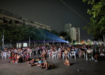 Torrent vive un fin de semana de cultura, música, magia y cine con "A la Lluna de Torrent"