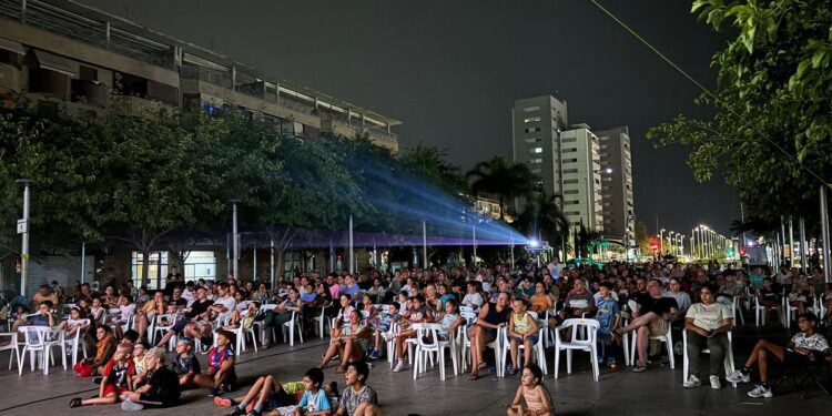 Torrent vive un fin de semana de cultura, música, magia y cine con "A la Lluna de Torrent" 1 Torrent vive un fin de semana de cultura, música, magia y cine con "A la Lluna de Torrent"