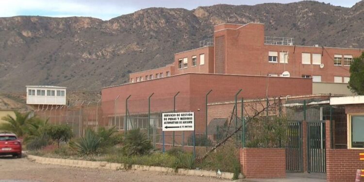 Dos funcionarios heridos en la prisión de Fontcalent al intentar frenar una pelea entre internos 1 Dos funcionarios heridos en la prisión de Fontcalent al intentar frenar una pelea entre internos