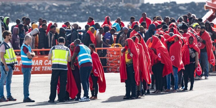 El Gobierno aprueba el decreto para repartir menores migrantes entre comunidades: oposición del PP y críticas desde Valencia 1 El Gobierno aprueba el decreto para repartir menores migrantes entre comunidades: oposición del PP y críticas desde Valencia