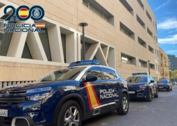 Tres detenidos en Alicante por intentar pagar una botella de champán de 850 euros con billetes falsos
