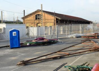 ADIF tiene tirada por los suelos parte de la verja histórica de la estación de mercancías de la Estación del Norte 4 ADIF tiene tirada por los suelos parte de la verja histórica de la estación de mercancías de la Estación del Norte