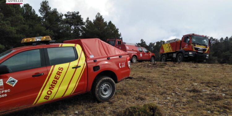 Incendio de vegetación en Barracas, Castellón, moviliza a equipos de emergencia