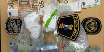 Detenido un hombre de 26 años en Nazaret con 220 gramos de cocaína, efectivo y una navaja de 13cms