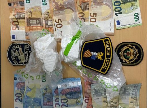 Detenido un hombre de 26 años en Nazaret con 220 gramos de cocaína, efectivo y una navaja de 13cms 1 Detenido un hombre de 26 años en Nazaret con 220 gramos de cocaína, efectivo y una navaja de 13cms