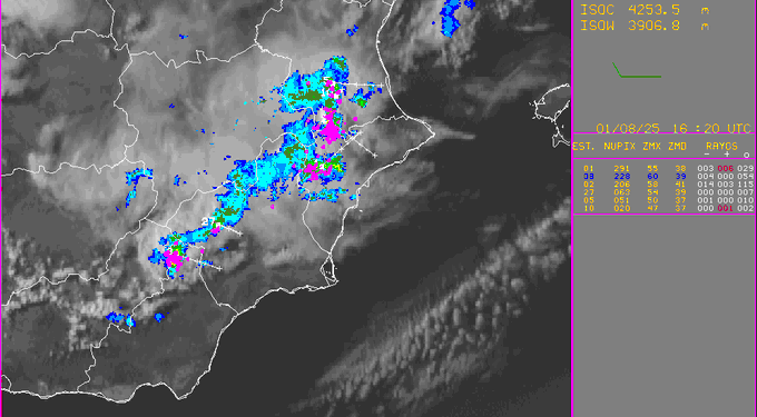 Los rayos de las tormentas producen pequeños incendios forestales en el interior sur de Valencia 1 Los rayos de las tormentas producen pequeños incendios forestales en el interior sur de Valencia