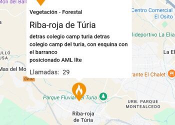 Localizado un incendio de cañar junto al instituto CEIP Camp de Túria de Ribarroja del Turia