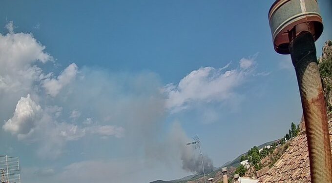 7 medios aéreos en un Incendio Forestal en Teresa de Cofrentes provocado por un rayo 1 7 medios aéreos en un Incendio Forestal en Teresa de Cofrentes provocado por un rayo