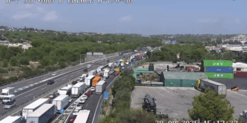 Un accidente múltiple en la A-7 a la altura de Godella deja 8 heridos y retenciones de 20 kilómetros