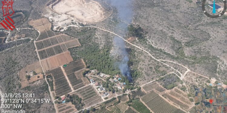 Declarado un incendio forestal en Benimodo