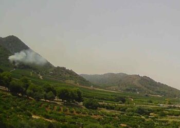 6 medios aéreos luchan contra un incendio forestal declarado en Quart de les Valls