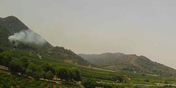 6 medios aéreos luchan contra un incendio forestal declarado en Quart de les Valls
