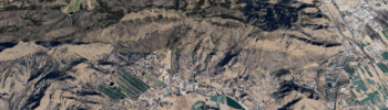 Dos medios aéreos luchan contra un incendio forestal en Orihuela