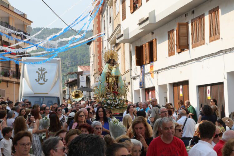 La imagen peregrina de la Mare de Déu visita Montanejos