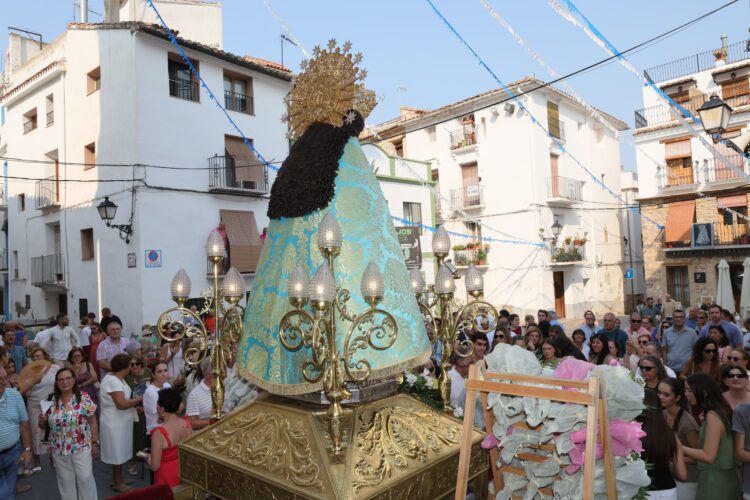 La imagen peregrina de la Mare de Déu visita Montanejos