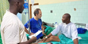 El equipo de urología de Vithas opera a decenas de pacientes sin recursos en una misión humanitaria de Surg for All en África