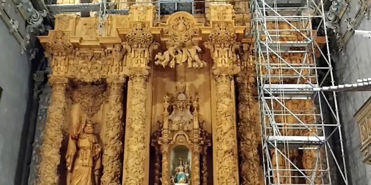 Los feligreses de Chelva reconstruyen el retablo de su parroquia destruido en 1936 