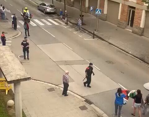 Segundo incidente y parada de la Vuelta Ciclista a España que divide de nuevo al des-gobierno