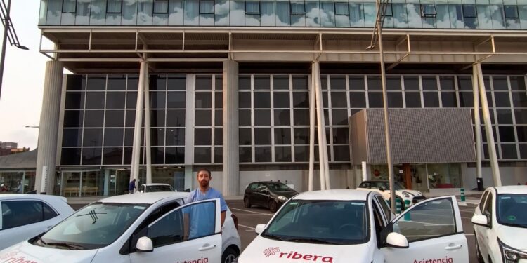 Ribera renueva la flota de vehículos de asistencia sanitaria a domicilio en Cartagena
