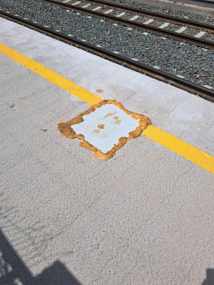 La estación de MetroValencia de Picanya, un peligro para los usuarios y para nada accesible