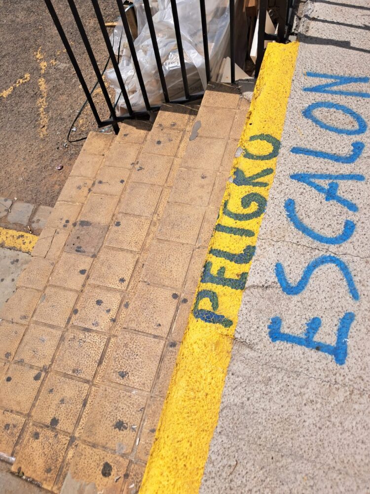 La estación de MetroValencia de Picanya, un peligro para los usuarios y para nada accesible