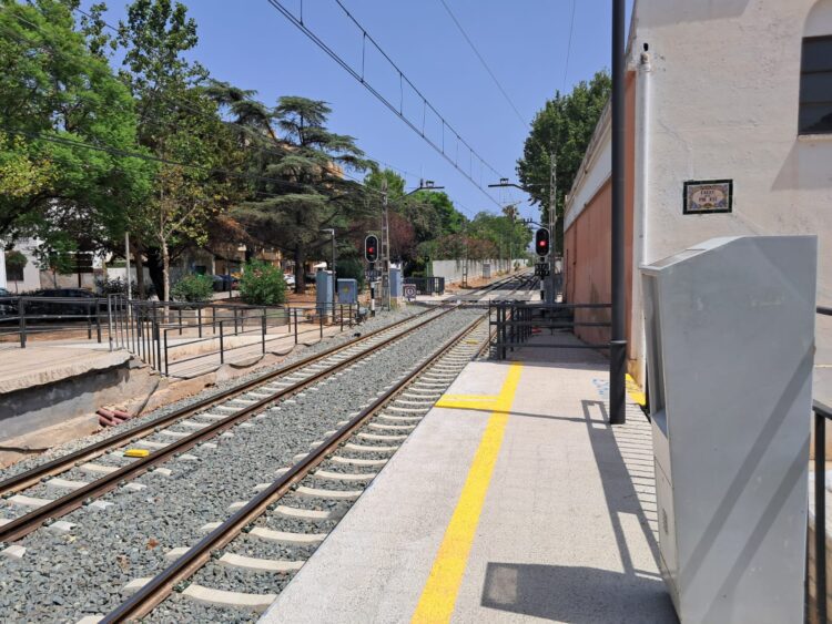 La estación de MetroValencia de Picanya, un peligro para los usuarios y para nada accesible