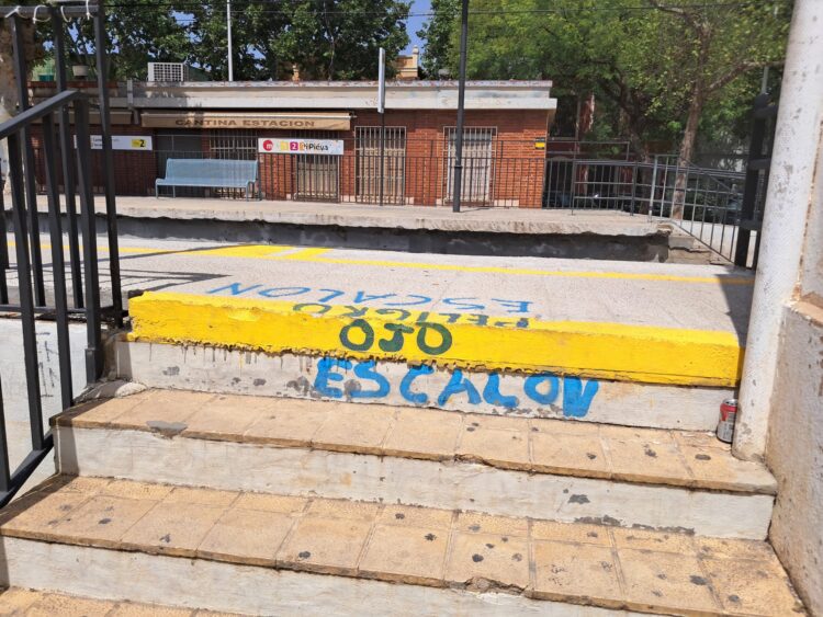 La estación de MetroValencia de Picanya, un peligro para los usuarios y para nada accesible
