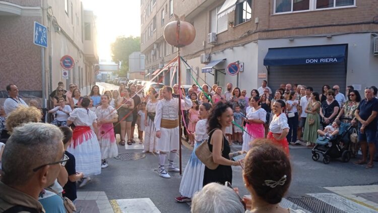 Silla celebra su día grande con la gran procesión del Santísimo Cristo y les danses y «cant de la carchofa»